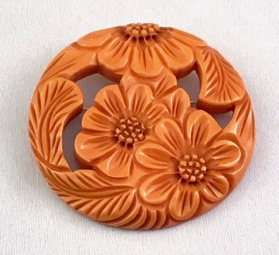 BP278 round carved corn bakelite pin